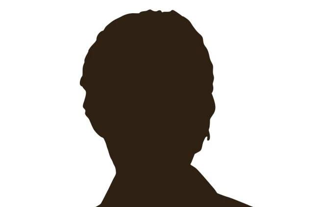 李瑜瑛扮演的报社编纂记者恩书在寻觅新家的时辰，没有选择合同到期的单间公寓，而是选择了与分家的父亲被迫同居一段时候，从而体味到了家的意义。